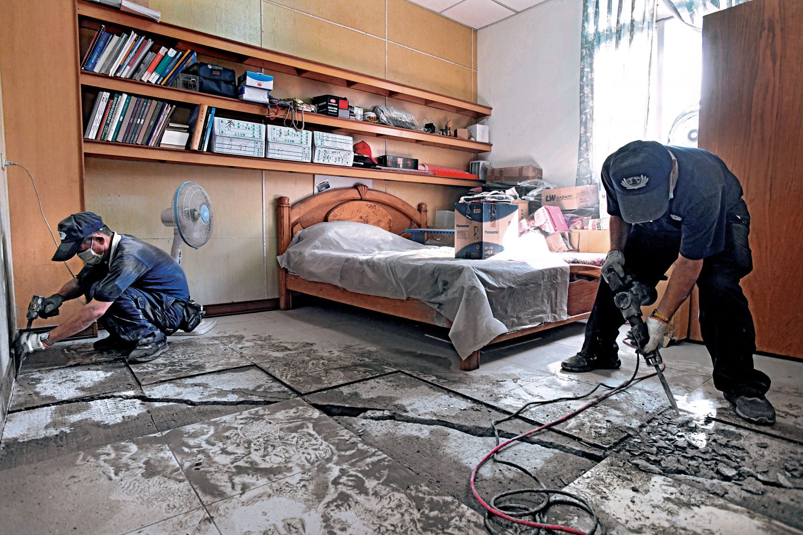 Tzu Chi Repairs Quake-damaged Homes