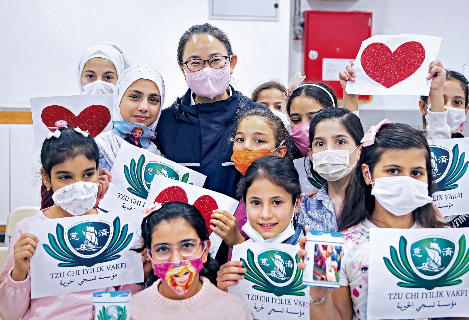 Syrian Refugees Give Back