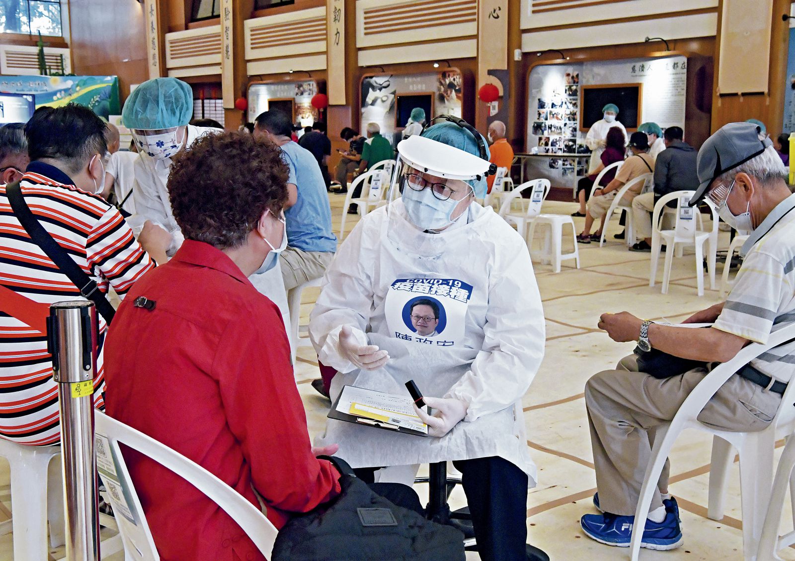 Jing Si Hall Vaccine Stations Put People First